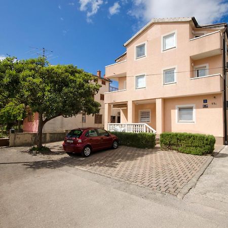 Apartments And Rooms Mladen Vodice Esterno foto