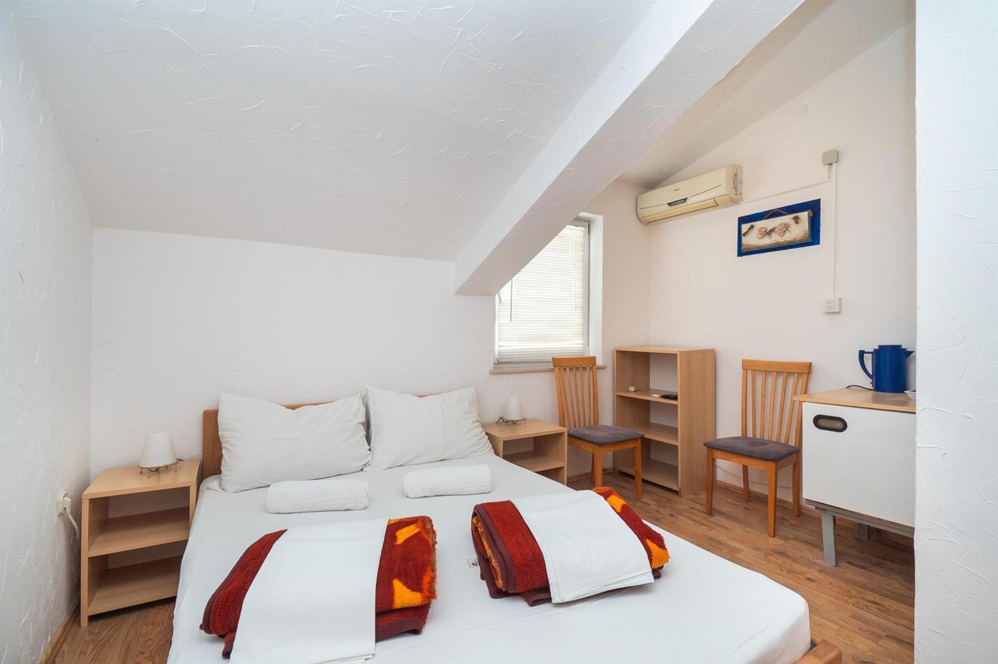 Apartments And Rooms Mladen Vodice Esterno foto