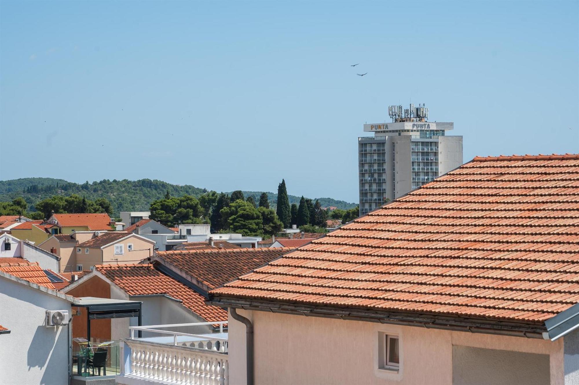 Apartments And Rooms Mladen Vodice Camera foto