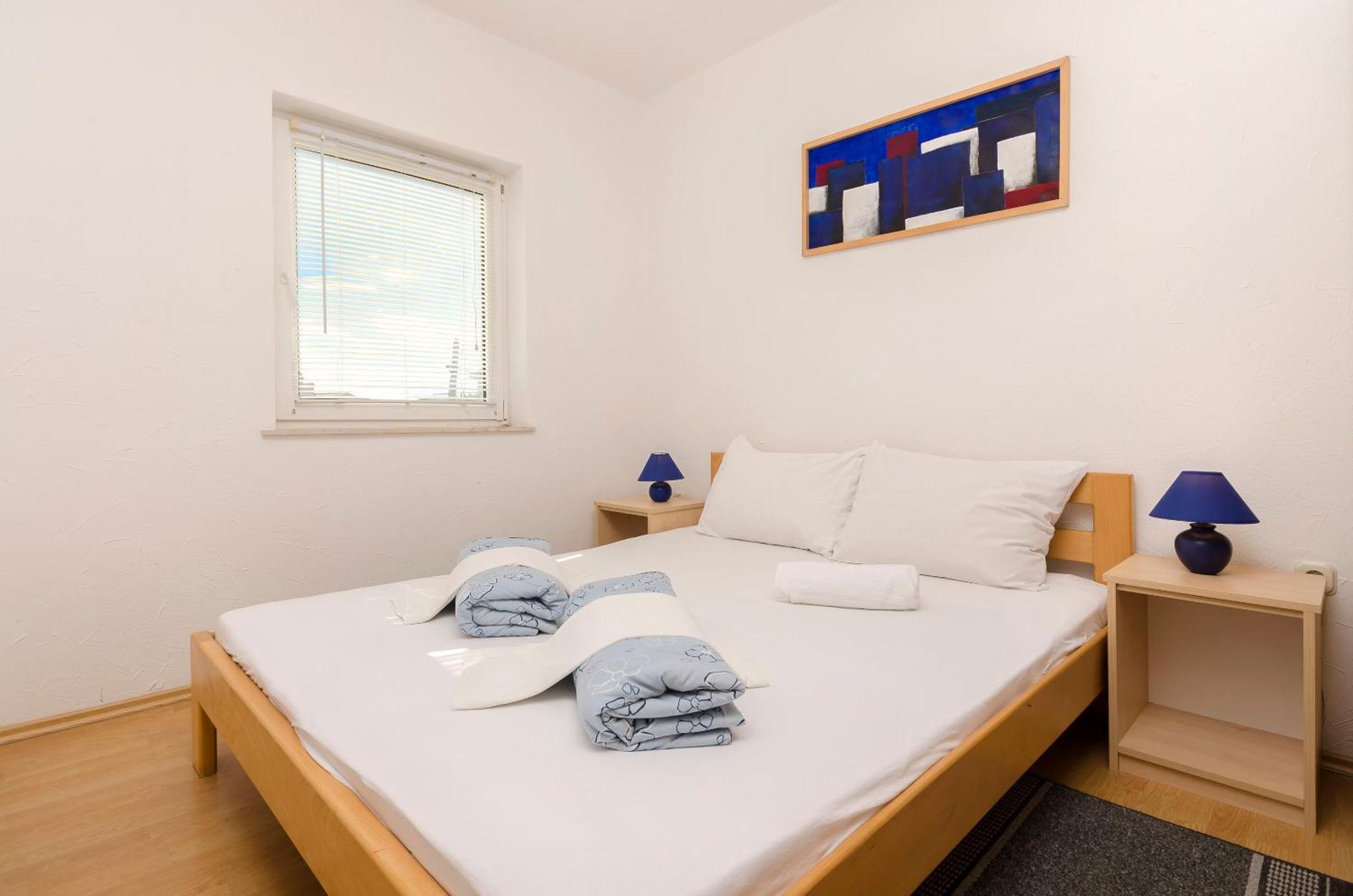 Apartments And Rooms Mladen Vodice Esterno foto