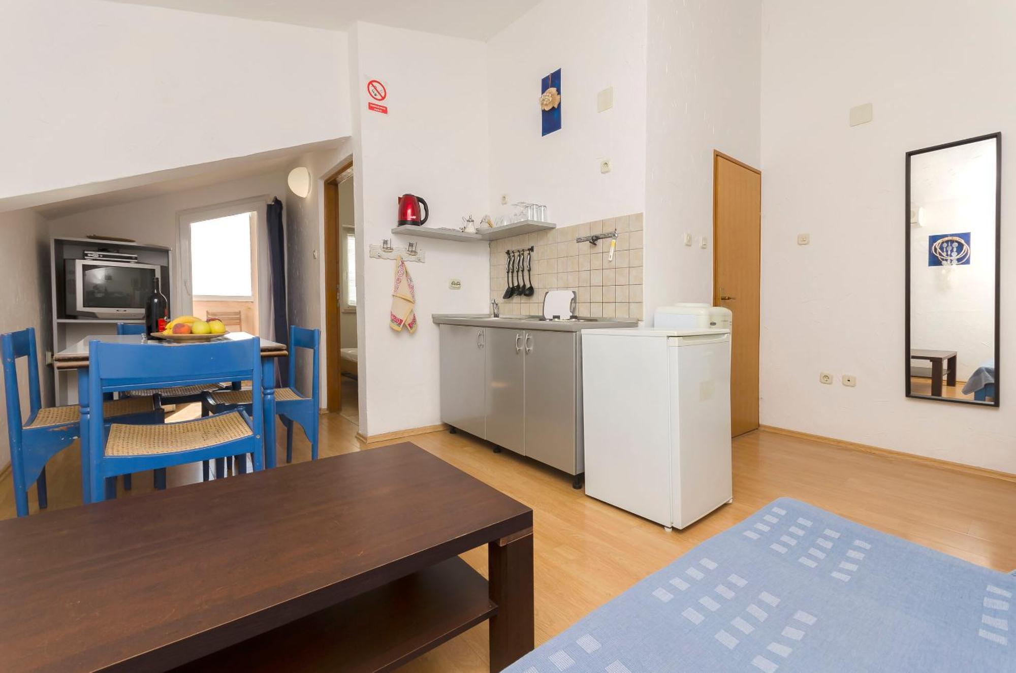 Apartments And Rooms Mladen Vodice Esterno foto