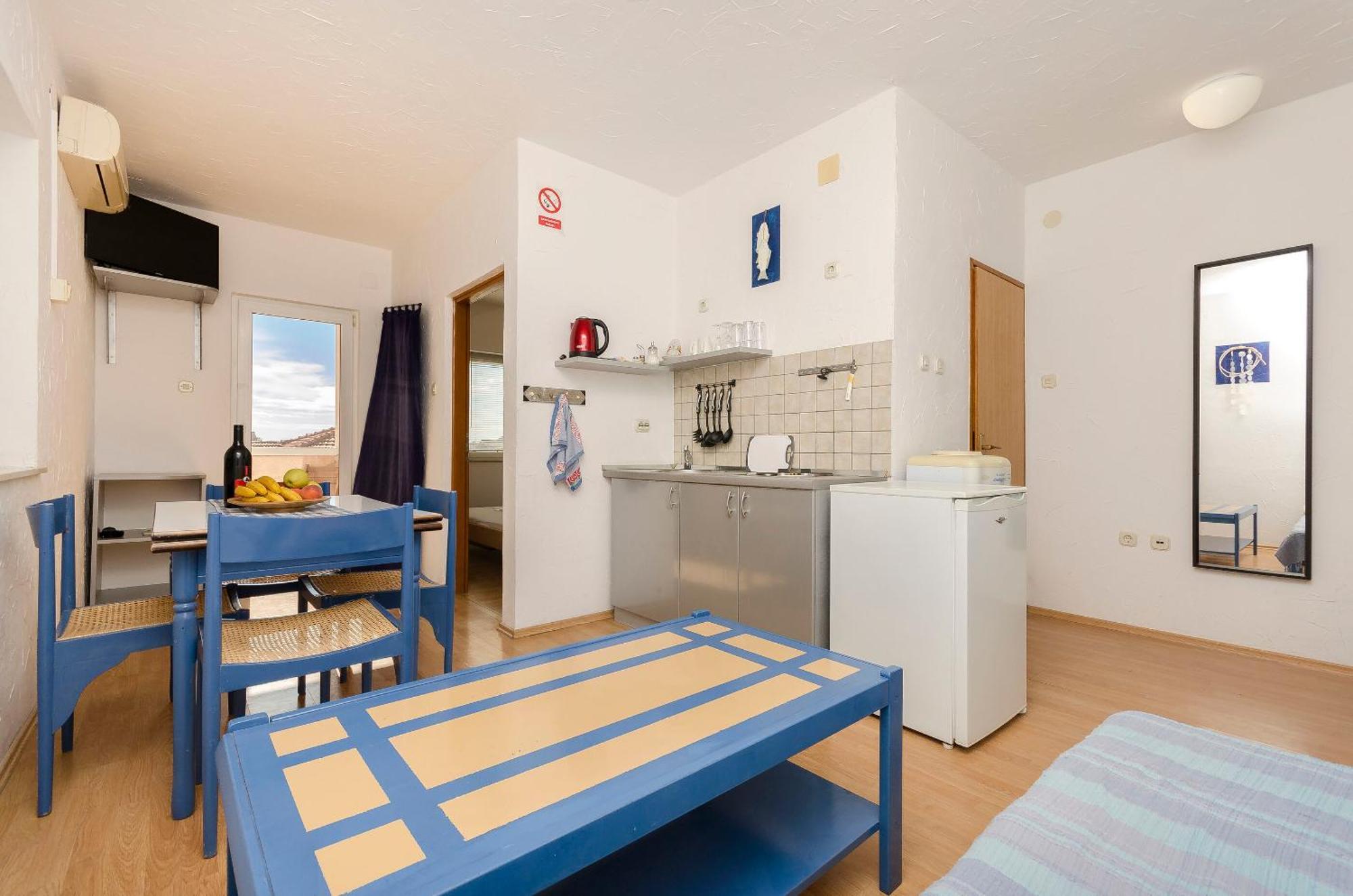 Apartments And Rooms Mladen Vodice Esterno foto