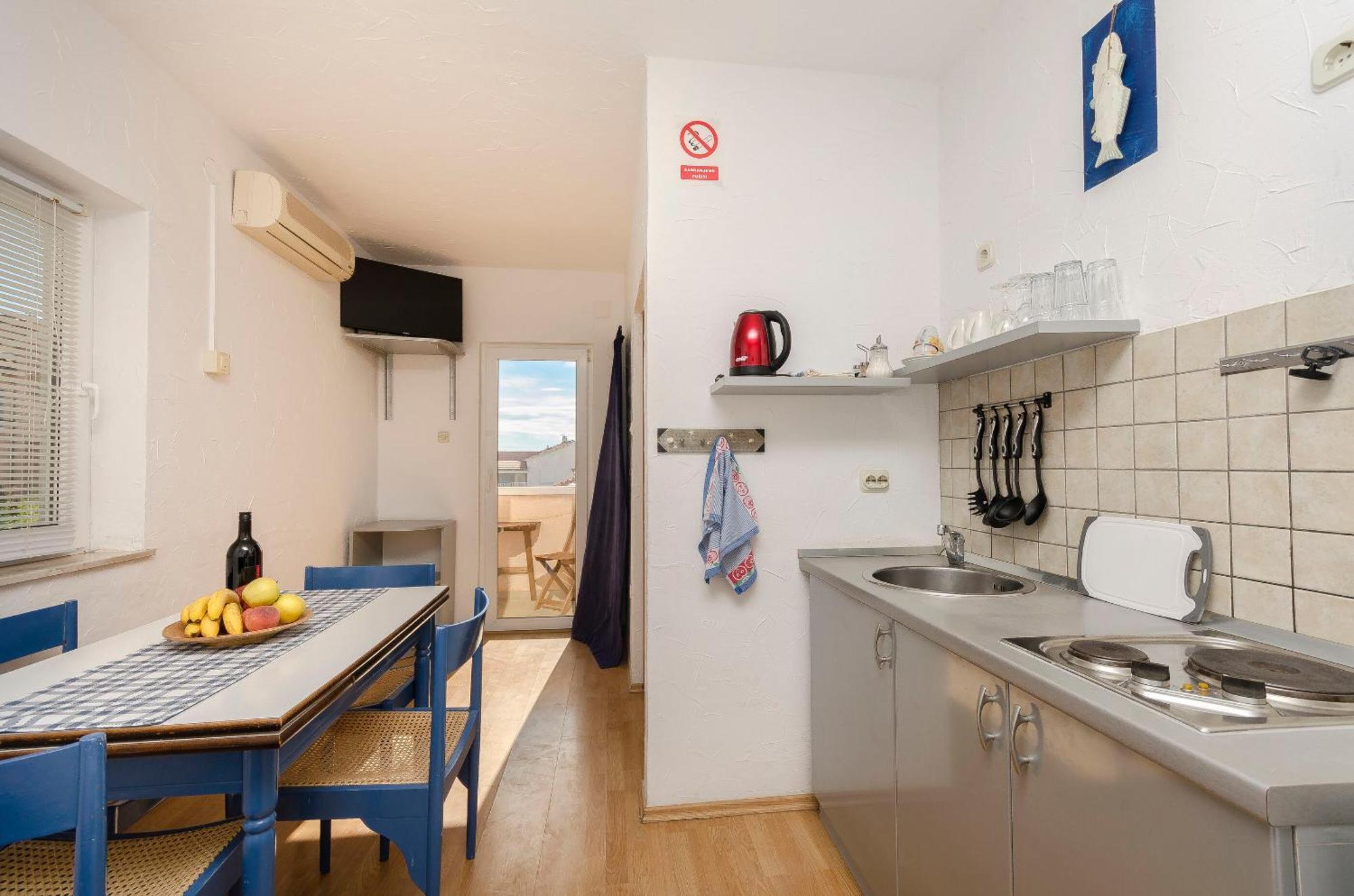Apartments And Rooms Mladen Vodice Esterno foto