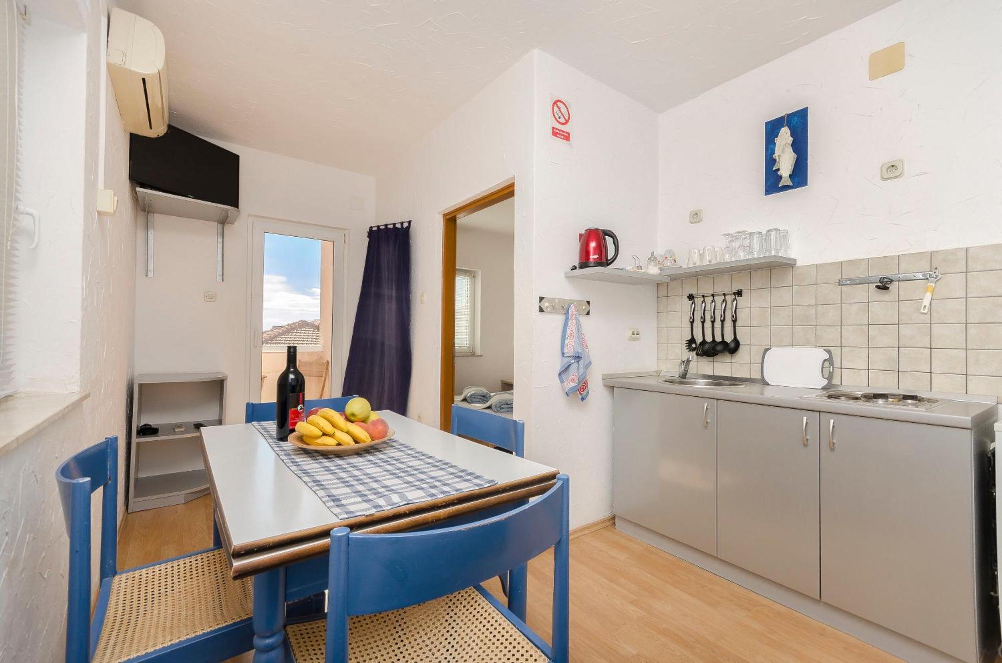 Apartments And Rooms Mladen Vodice Esterno foto
