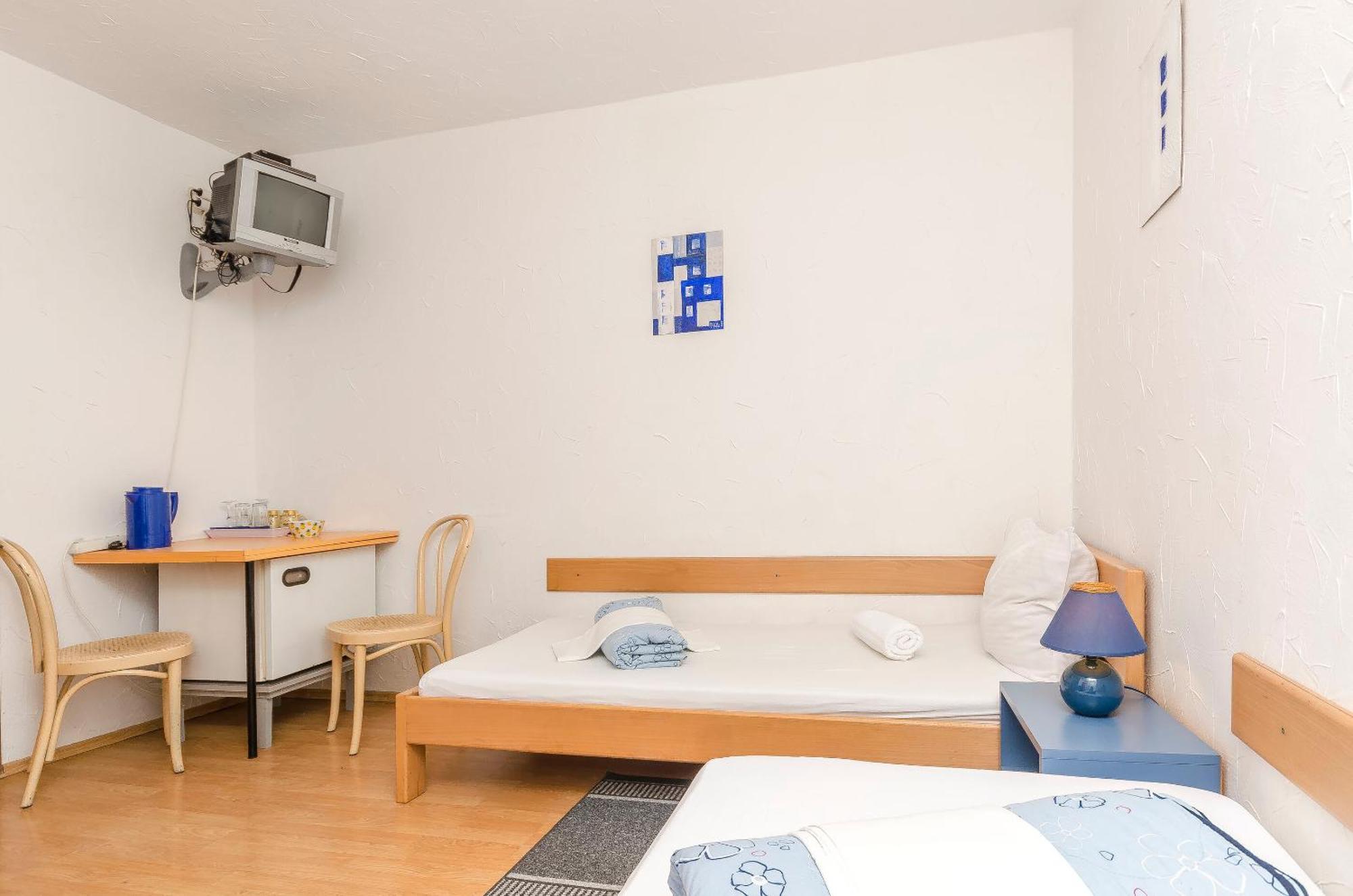 Apartments And Rooms Mladen Vodice Esterno foto