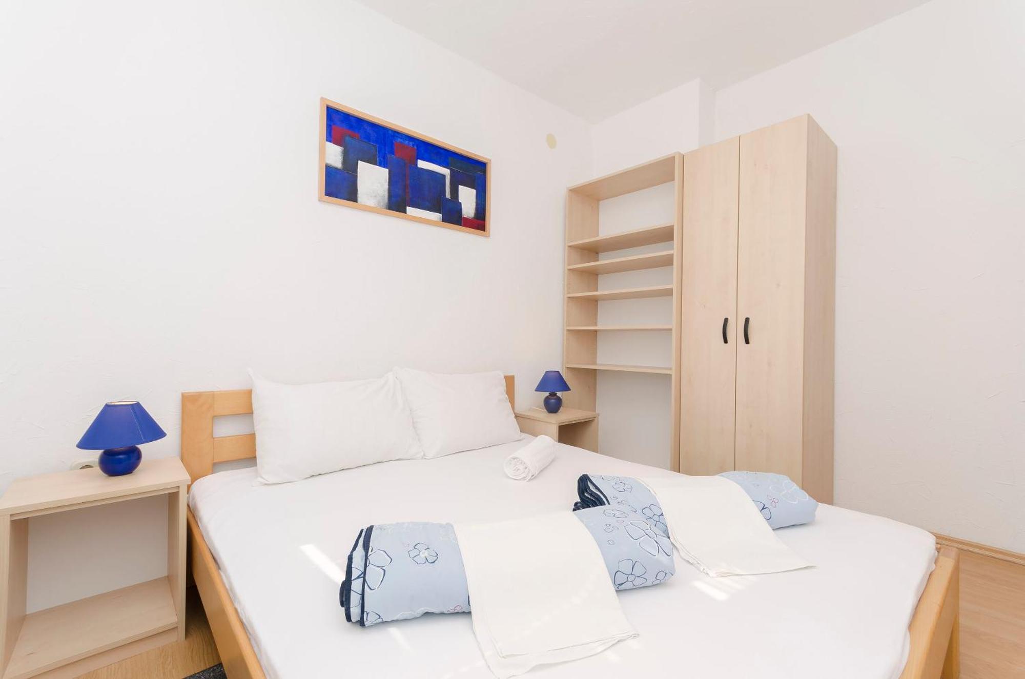 Apartments And Rooms Mladen Vodice Esterno foto
