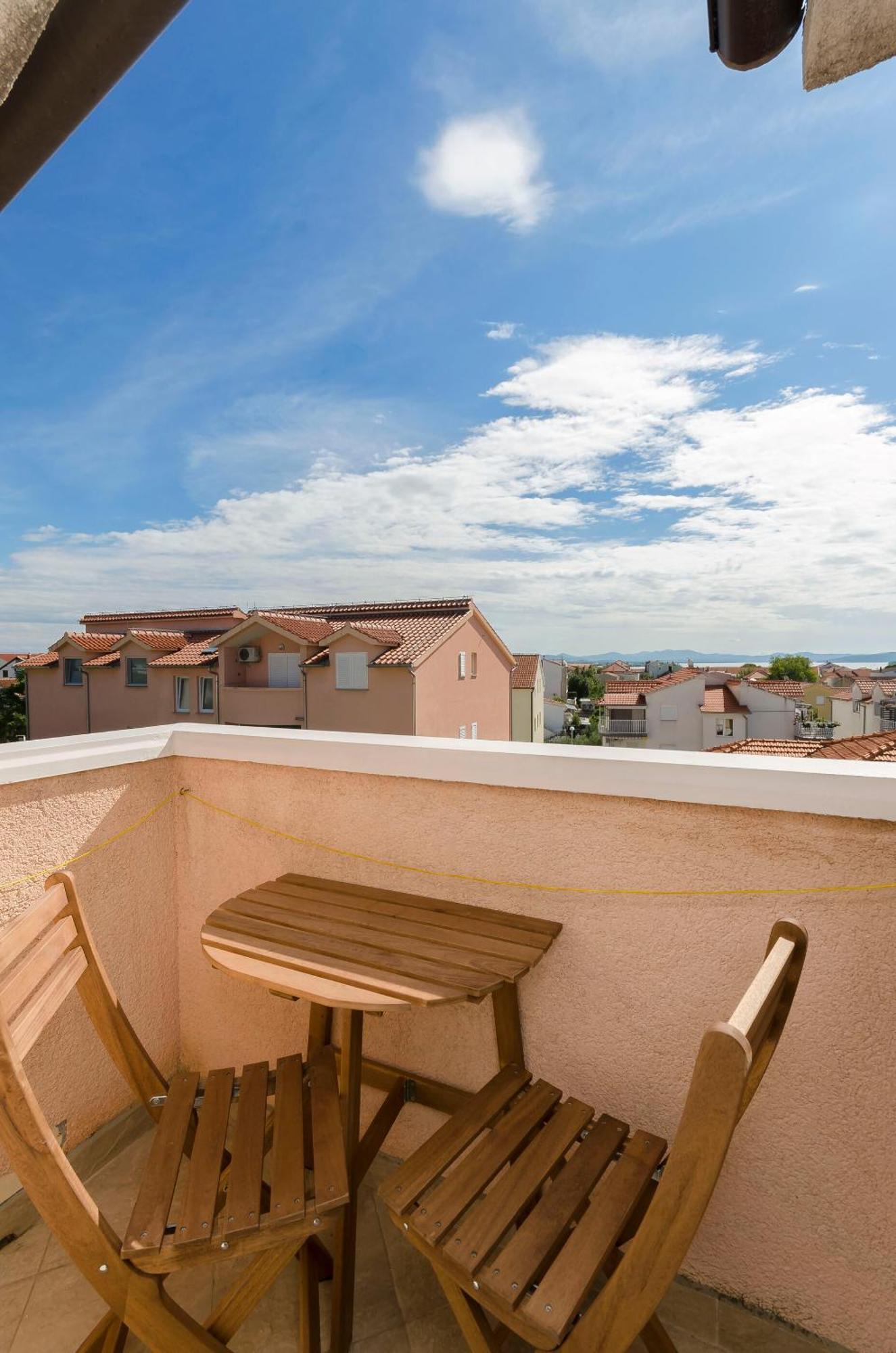 Apartments And Rooms Mladen Vodice Esterno foto