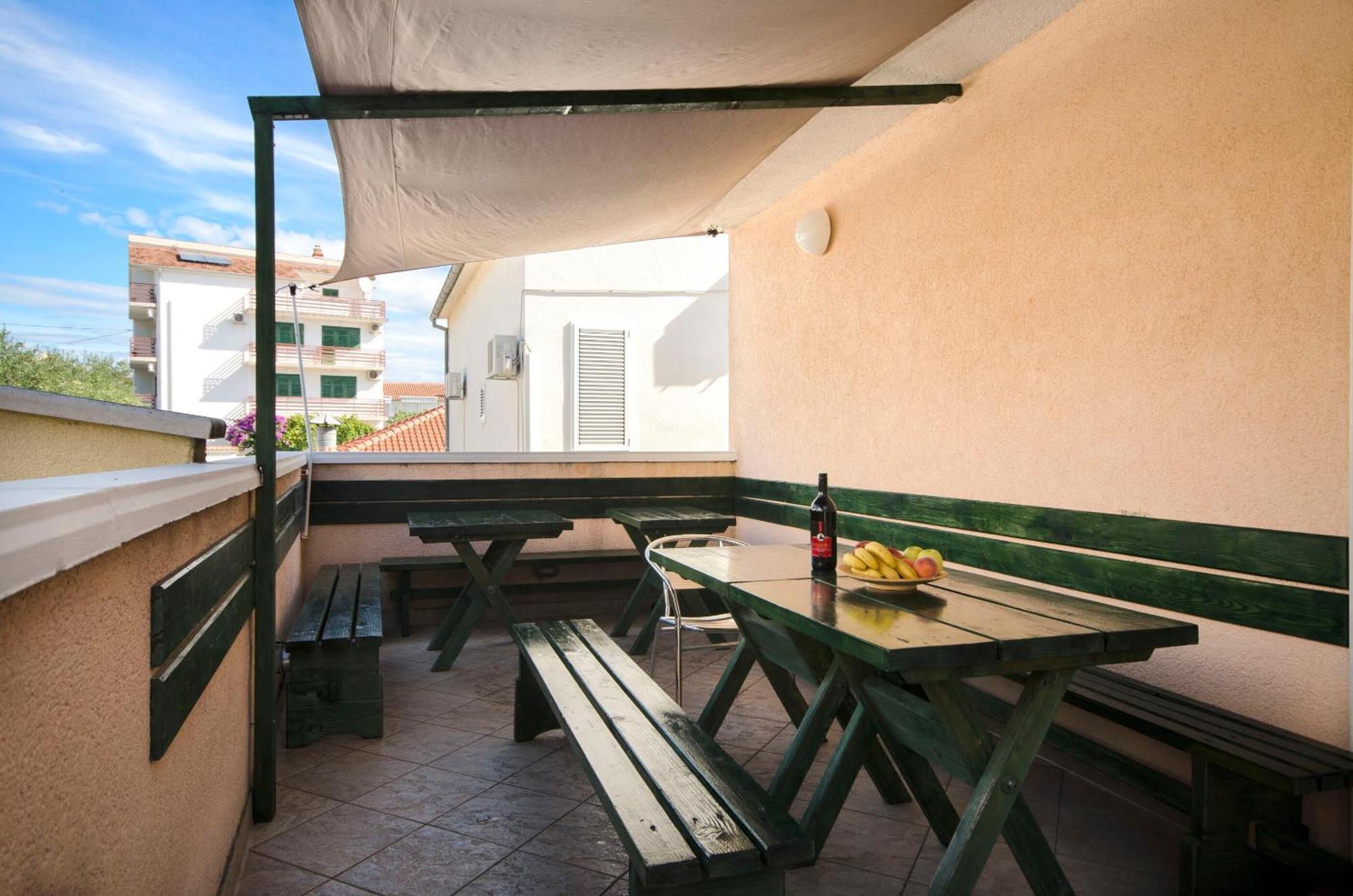 Apartments And Rooms Mladen Vodice Esterno foto