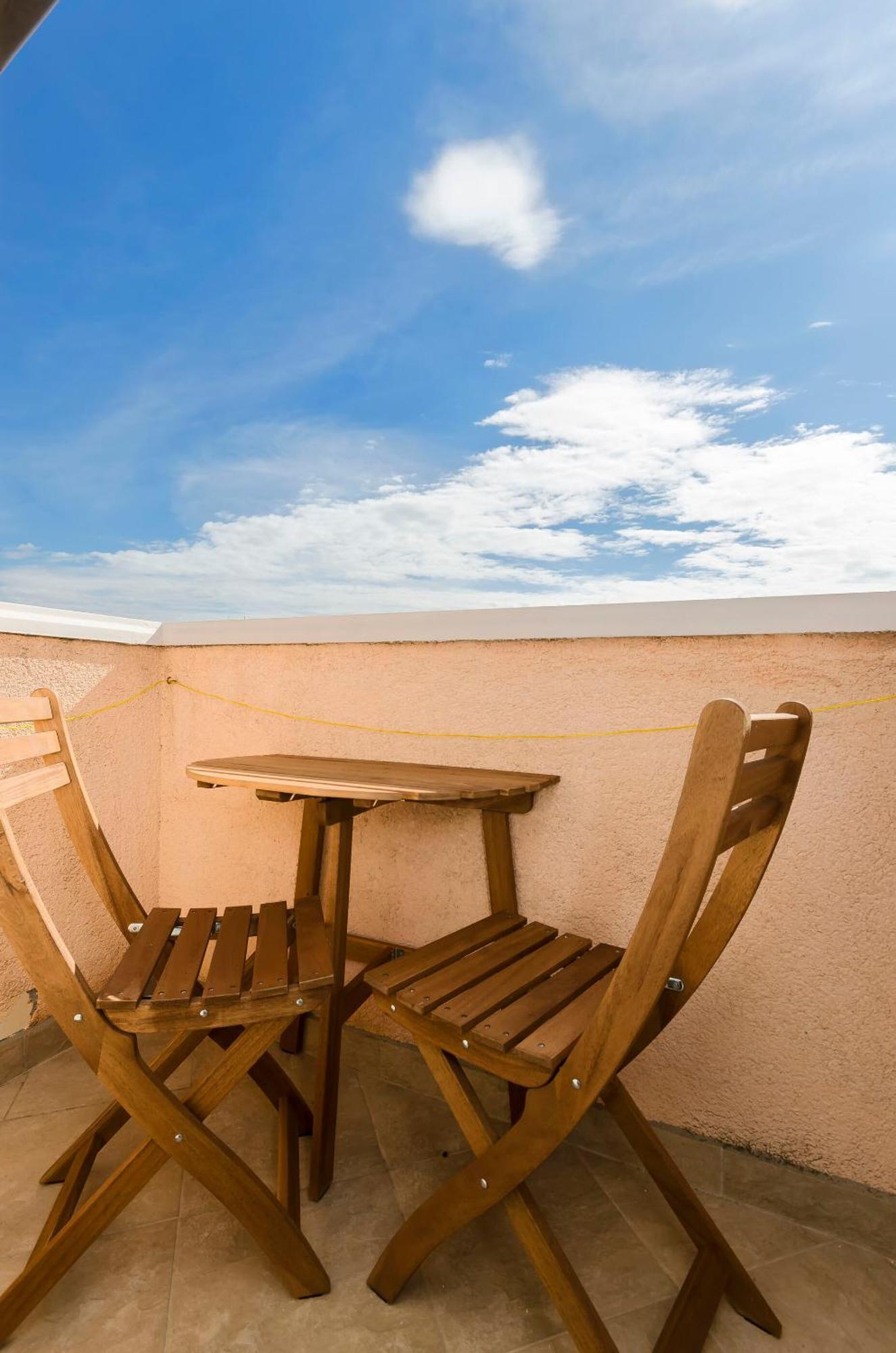 Apartments And Rooms Mladen Vodice Esterno foto