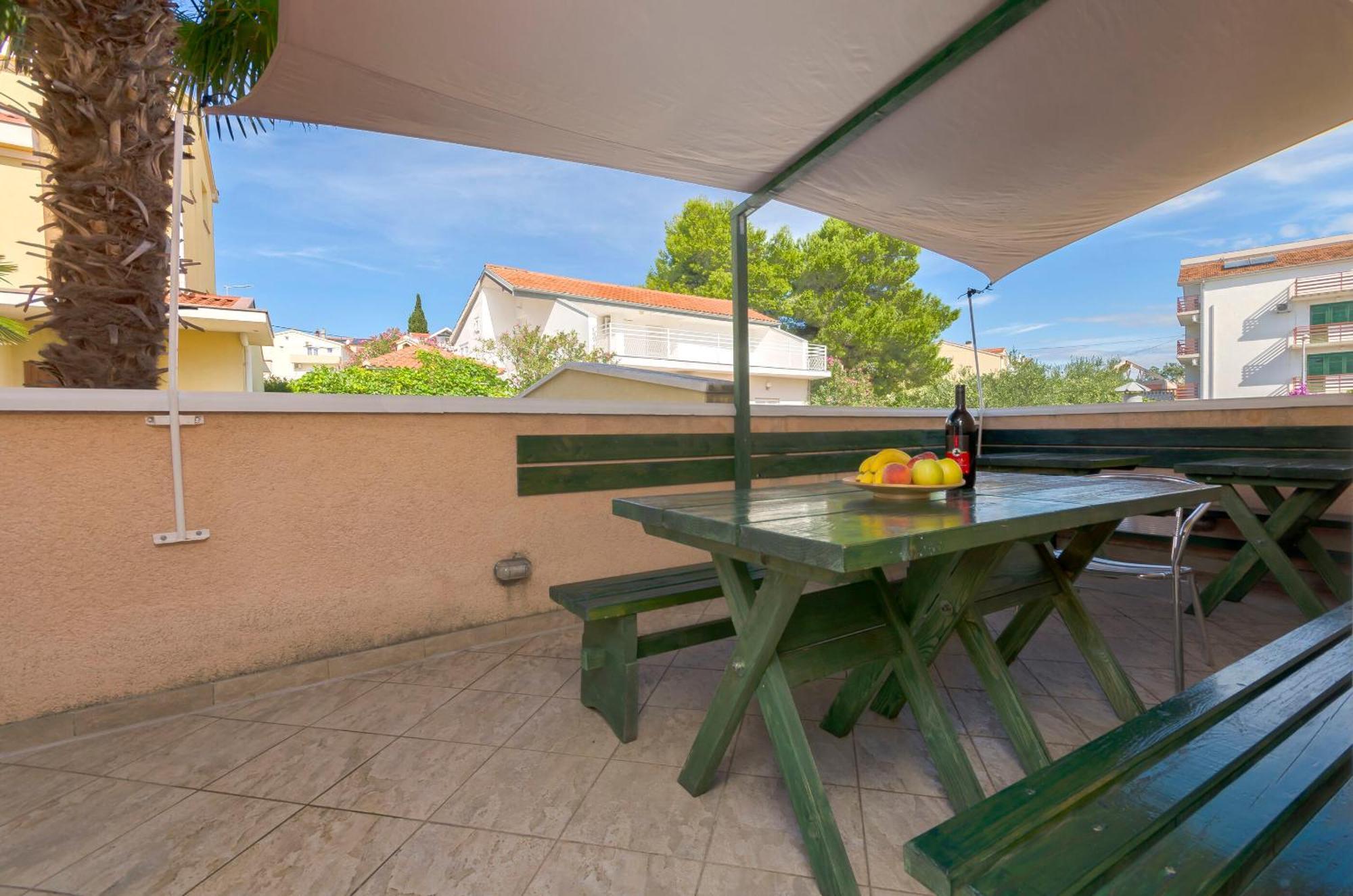 Apartments And Rooms Mladen Vodice Esterno foto