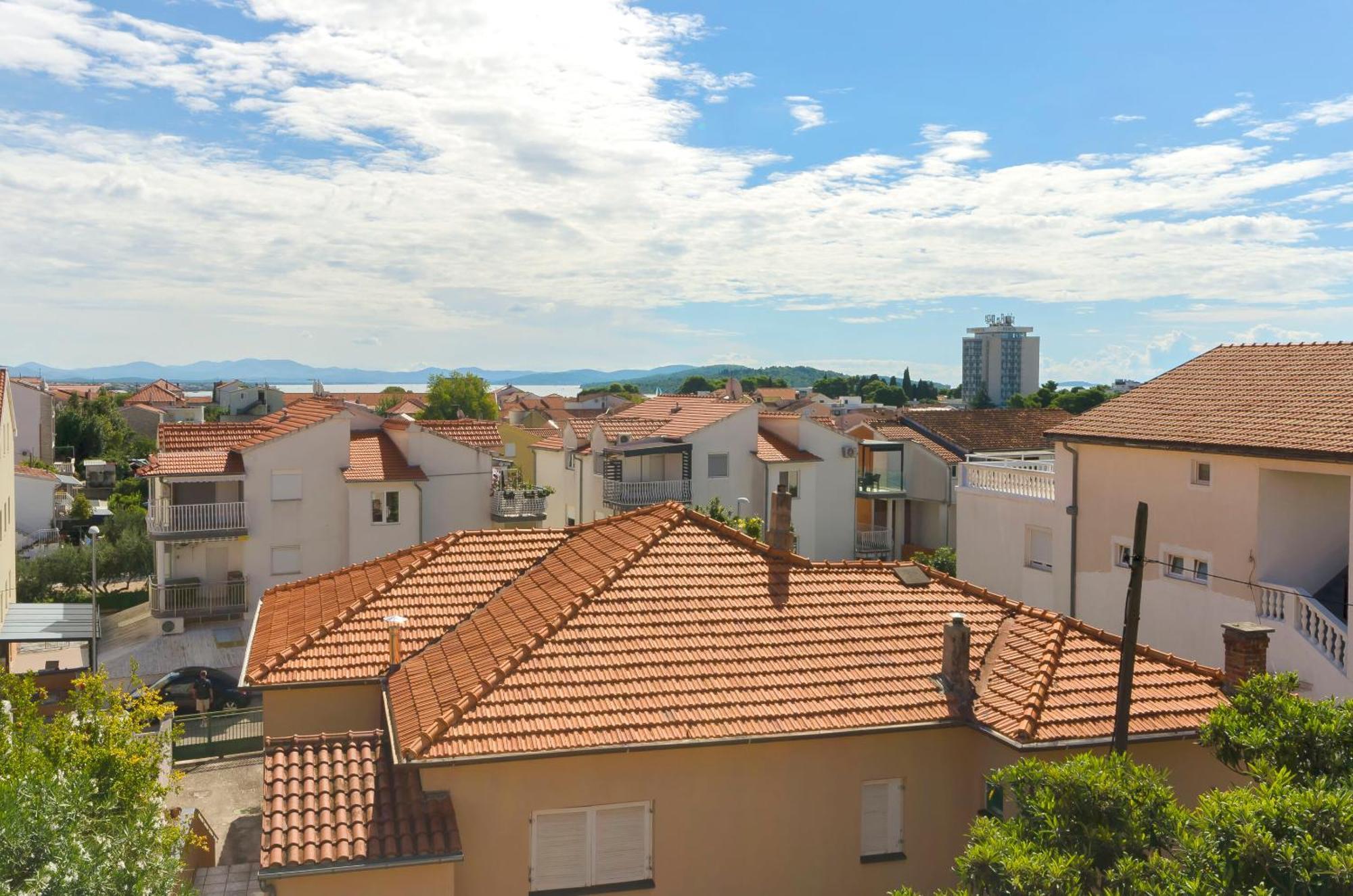Apartments And Rooms Mladen Vodice Esterno foto
