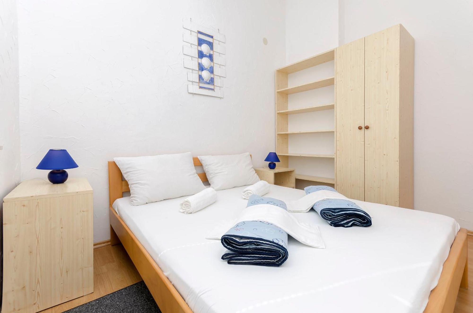 Apartments And Rooms Mladen Vodice Esterno foto