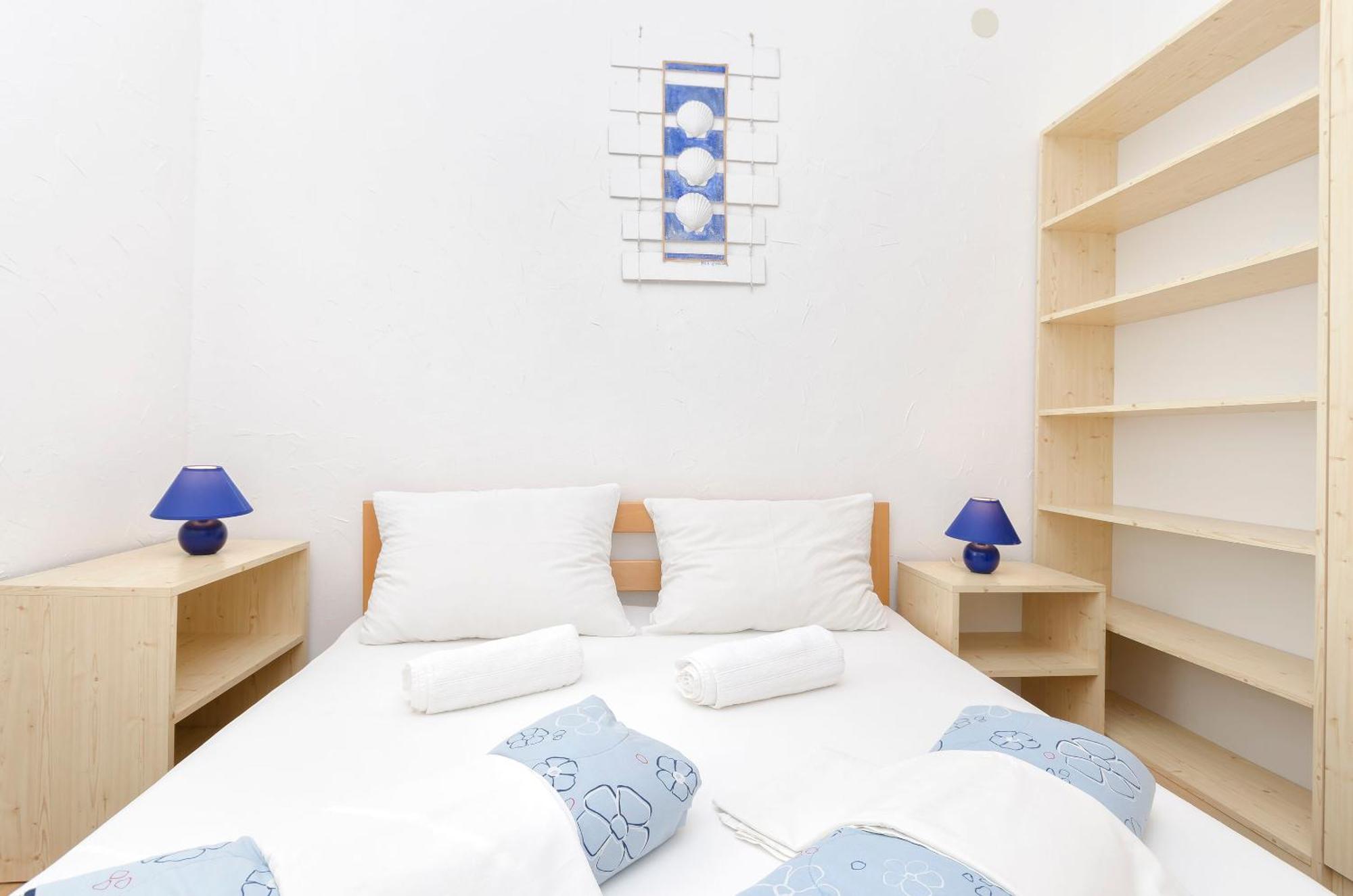 Apartments And Rooms Mladen Vodice Esterno foto