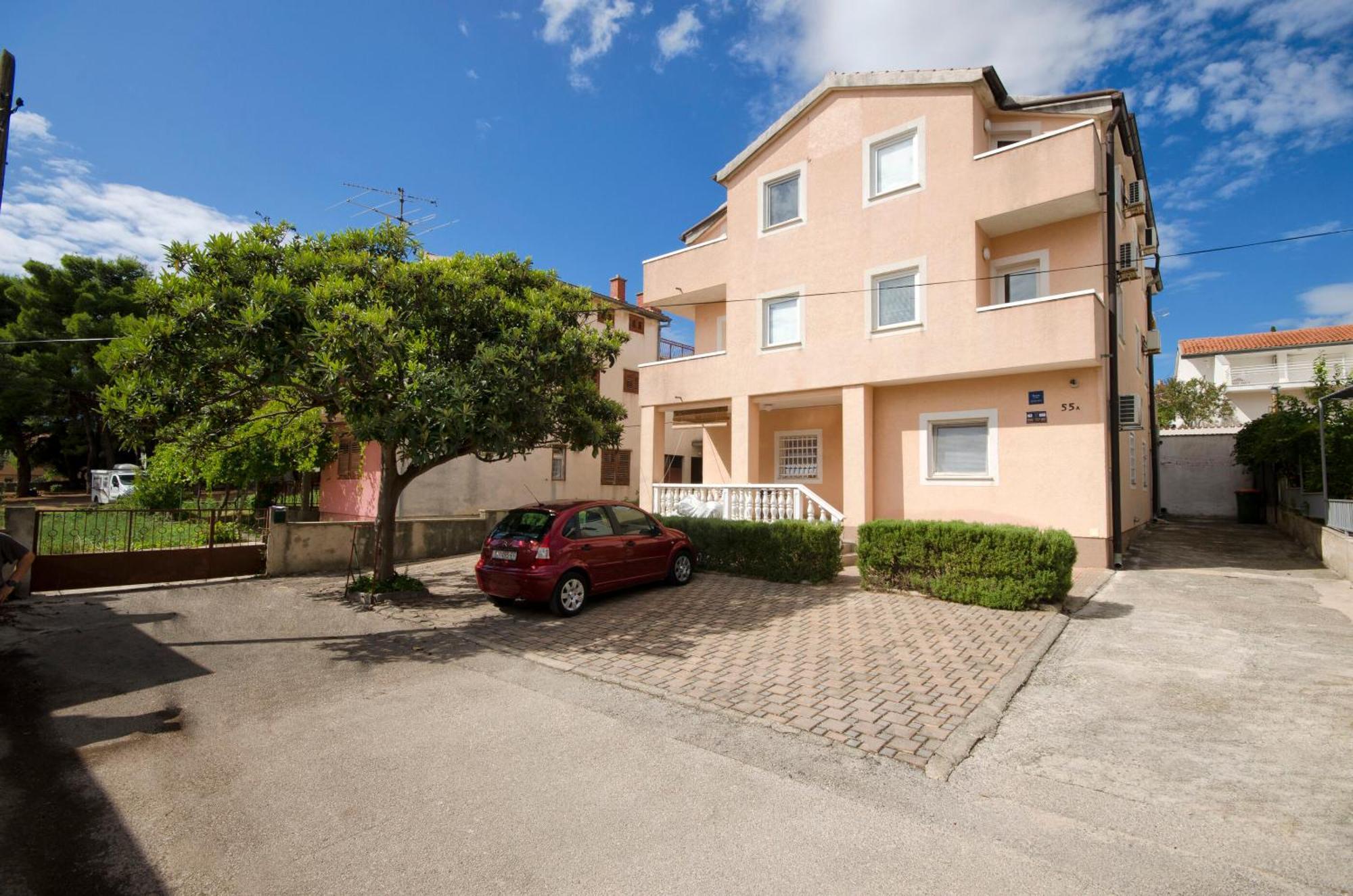 Apartments And Rooms Mladen Vodice Esterno foto