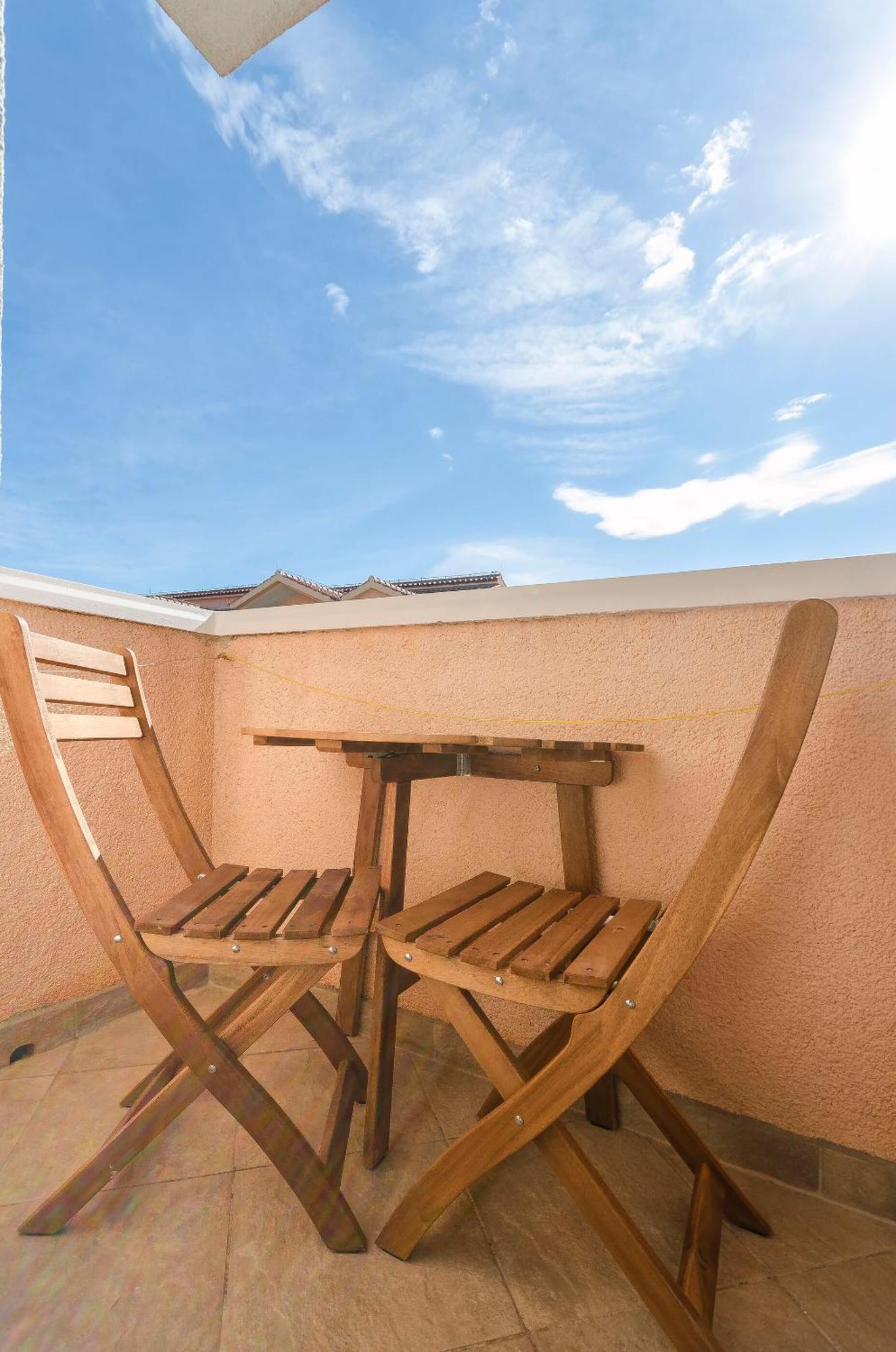 Apartments And Rooms Mladen Vodice Esterno foto